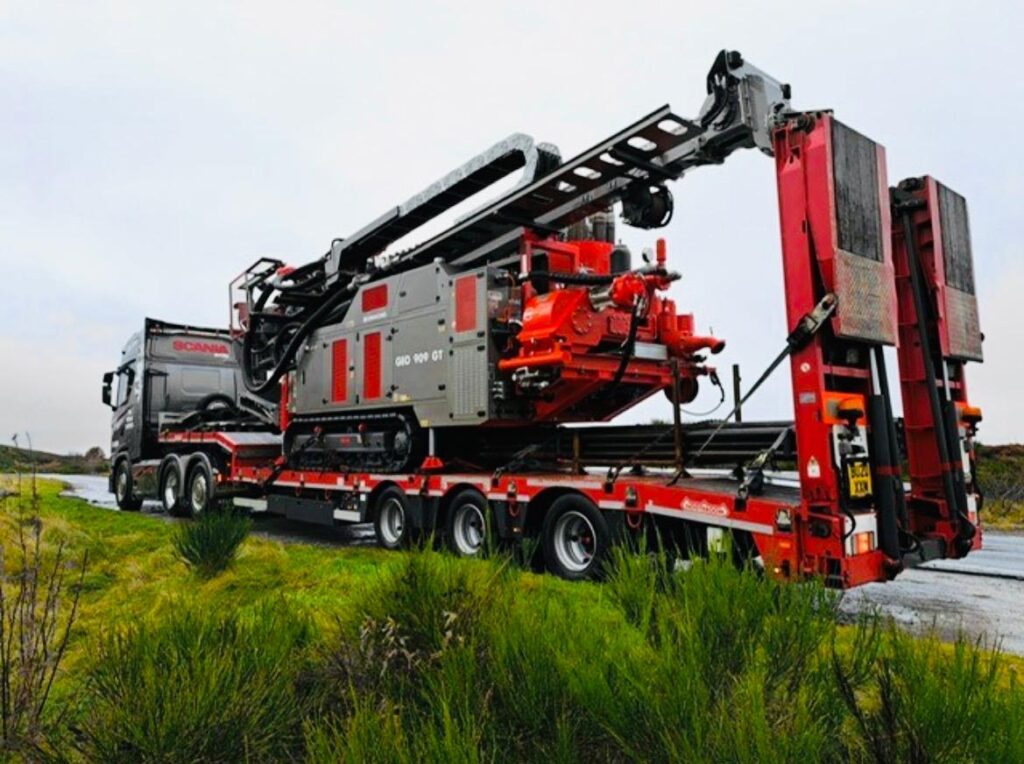 GEO909GT being transported